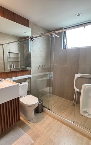 Casa de condomínio à venda com 433m², 4 quartos e 2 vagas Casa de condomínio à venda com 433m², 4 quartos e 2 vagasBanheiro do quarto 4