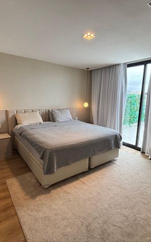 Casa de condomínio à venda com 433m², 4 quartos e 2 vagas Casa de condomínio à venda com 433m², 4 quartos e 2 vagasQuarto 4