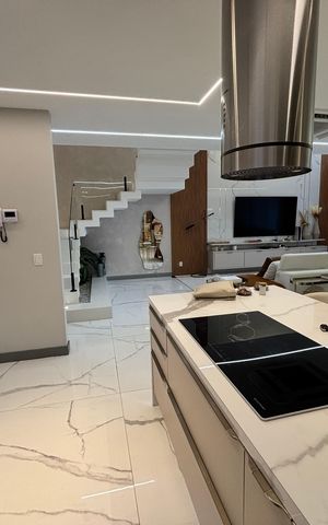Casa de condomínio à venda com 433m², 4 quartos e 2 vagas Casa de condomínio à venda com 433m², 4 quartos e 2 vagasCozinha