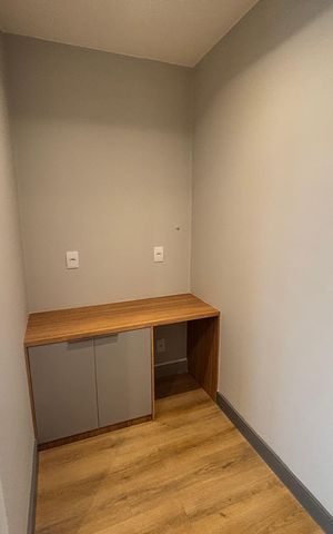 Casa de condomínio à venda com 433m², 4 quartos e 2 vagas Casa de condomínio à venda com 433m², 4 quartos e 2 vagasCorredor