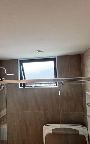 Casa de condomínio à venda com 433m², 4 quartos e 2 vagas Casa de condomínio à venda com 433m², 4 quartos e 2 vagasBanheiro do quarto 4