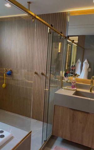 Casa de condomínio à venda com 433m², 4 quartos e 2 vagas Casa de condomínio à venda com 433m², 4 quartos e 2 vagasBanheiro do Quarto 1