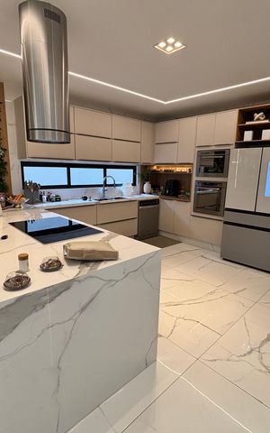 Casa de condomínio à venda com 433m², 4 quartos e 2 vagas Casa de condomínio à venda com 433m², 4 quartos e 2 vagasCozinha