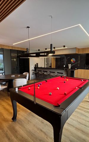 Casa de condomínio à venda com 433m², 4 quartos e 2 vagas Casa de condomínio à venda com 433m², 4 quartos e 2 vagasSala de Jogos