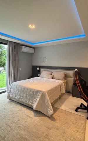 Casa de condomínio à venda com 433m², 4 quartos e 2 vagas Casa de condomínio à venda com 433m², 4 quartos e 2 vagasQuarto 3