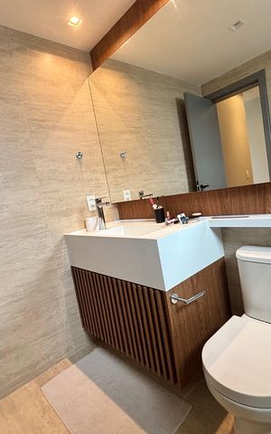 Casa de condomínio à venda com 433m², 4 quartos e 2 vagas Casa de condomínio à venda com 433m², 4 quartos e 2 vagasBanheiro do quarto 4