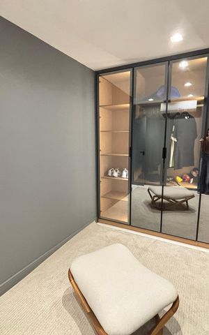 Casa de condomínio à venda com 433m², 4 quartos e 2 vagas Casa de condomínio à venda com 433m², 4 quartos e 2 vagasCloset do quarto 3