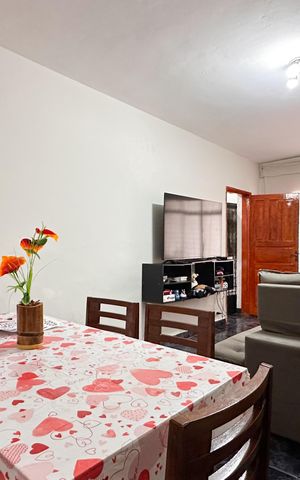 Casa à venda com 138m², 2 quartos e 2 vagas Casa à venda com 138m², 2 quartos e 2 vagasSala