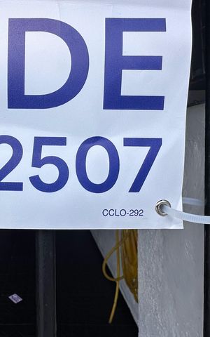 Casa à venda com 138m², 2 quartos e 2 vagas Casa à venda com 138m², 2 quartos e 2 vagasCCLO-292