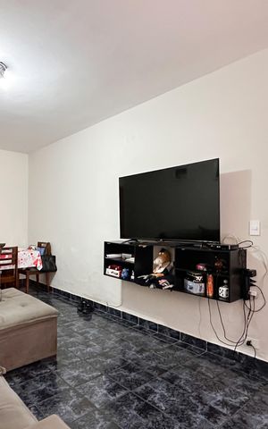 Casa à venda com 138m², 2 quartos e 2 vagas Casa à venda com 138m², 2 quartos e 2 vagasSala