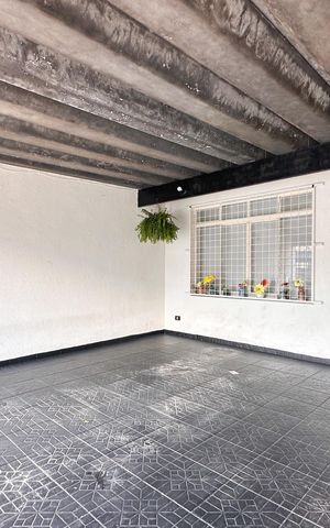 Casa à venda com 138m², 2 quartos e 2 vagas Casa à venda com 138m², 2 quartos e 2 vagasGaragem