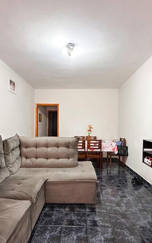 Casa à venda com 138m², 2 quartos e 2 vagas Casa à venda com 138m², 2 quartos e 2 vagasSala