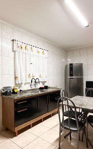 Casa à venda com 138m², 2 quartos e 2 vagas Casa à venda com 138m², 2 quartos e 2 vagasCozinha