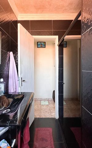 Casa à venda com 138m², 2 quartos e 2 vagas Casa à venda com 138m², 2 quartos e 2 vagasBanheiro Social