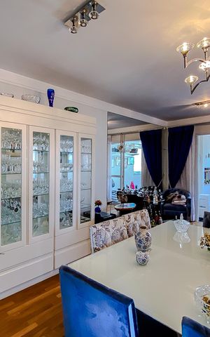 Apartamento à venda com 78m², 3 quartos e 1 vaga Apartamento à venda com 78m², 3 quartos e 1 vagaSala