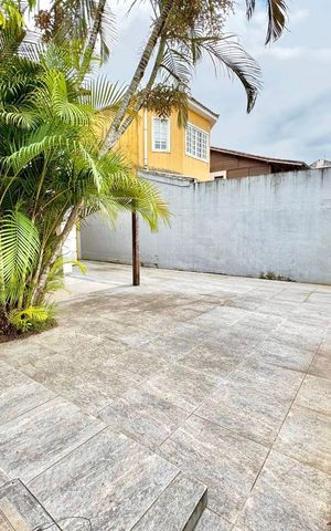 Casa de condomínio à venda com 120m², 4 quartos e 2 vagas Casa de condomínio à venda com 120m², 4 quartos e 2 vagasÁrea externa