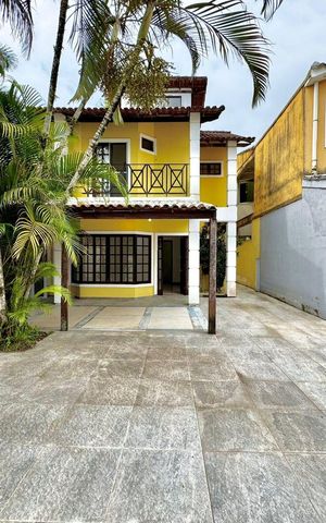 Casa de condomínio à venda com 120m², 4 quartos e 2 vagas Casa de condomínio à venda com 120m², 4 quartos e 2 vagasÁrea externa