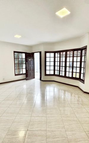 Casa de condomínio à venda com 120m², 4 quartos e 2 vagas Casa de condomínio à venda com 120m², 4 quartos e 2 vagasSala