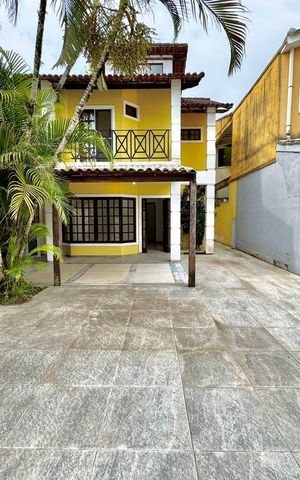 Casa de condomínio à venda com 120m², 4 quartos e 2 vagas Casa de condomínio à venda com 120m², 4 quartos e 2 vagasÁrea externa