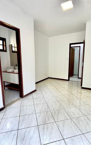 Casa de condomínio à venda com 120m², 4 quartos e 2 vagas Casa de condomínio à venda com 120m², 4 quartos e 2 vagasSala