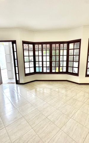 Casa de condomínio à venda com 120m², 4 quartos e 2 vagas Casa de condomínio à venda com 120m², 4 quartos e 2 vagasSala