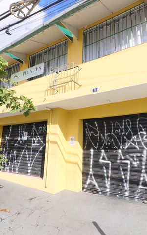 Casa à venda com 171m², 2 quartos e 1 vagaFachada