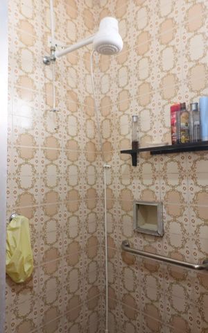 Casa à venda com 171m², 2 quartos e 1 vagaBanheiro