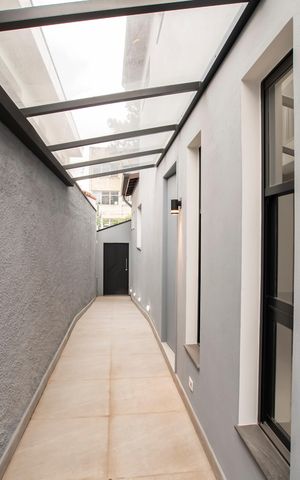 Casa à venda com 194m², 4 quartos e 3 vagasAcesso lateral