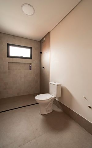 Casa à venda com 194m², 4 quartos e 3 vagasEdícula - Banheiro