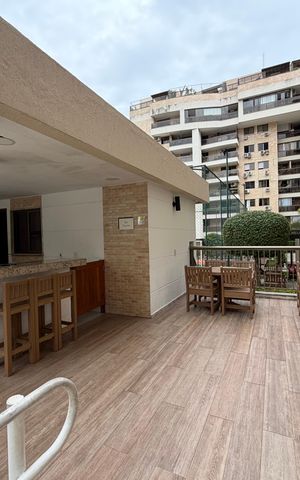 Apartamento à venda com 149m², 2 quartos e 2 vagas Apartamento à venda com 149m², 2 quartos e 2 vagasÁrea comum - Piscina