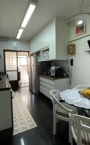 Apartamento para alugar com 147m², 3 quartos e 3 vagas Apartamento para alugar com 147m², 3 quartos e 3 vagasCozinha - Armários