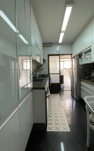 Apartamento para alugar com 147m², 3 quartos e 3 vagas Apartamento para alugar com 147m², 3 quartos e 3 vagasCozinha - Armários