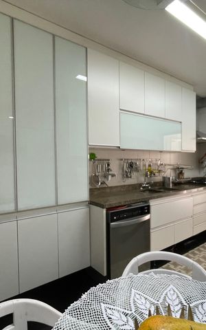 Apartamento para alugar com 147m², 3 quartos e 3 vagas Apartamento para alugar com 147m², 3 quartos e 3 vagasCozinha - Armários