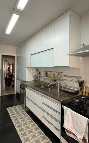 Apartamento para alugar com 147m², 3 quartos e 3 vagas Apartamento para alugar com 147m², 3 quartos e 3 vagasCozinha - Armários