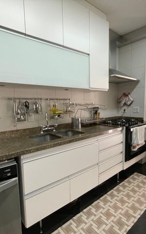 Apartamento para alugar com 147m², 3 quartos e 3 vagas Apartamento para alugar com 147m², 3 quartos e 3 vagasCozinha - Armários