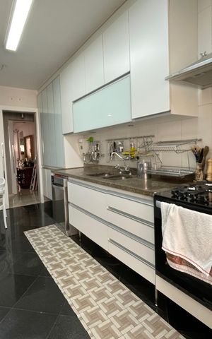 Apartamento para alugar com 147m², 3 quartos e 3 vagas Apartamento para alugar com 147m², 3 quartos e 3 vagasCozinha - Armários