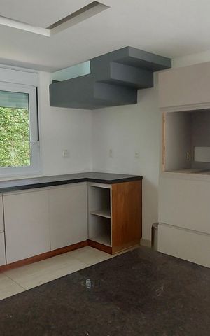 Casa de condomínio à venda com 323m², 4 quartos e 6 vagas Casa de condomínio à venda com 323m², 4 quartos e 6 vagasCozinha