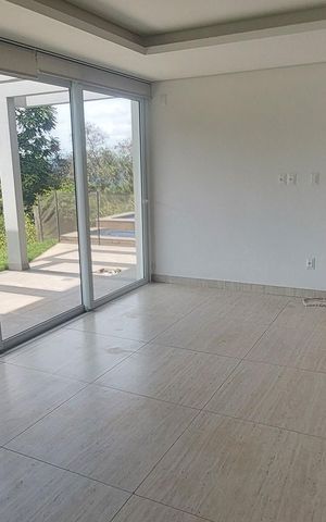 Casa de condomínio à venda com 323m², 4 quartos e 6 vagas Casa de condomínio à venda com 323m², 4 quartos e 6 vagasSala