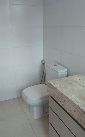 Casa de condomínio à venda com 323m², 4 quartos e 6 vagas Casa de condomínio à venda com 323m², 4 quartos e 6 vagasBanheiro