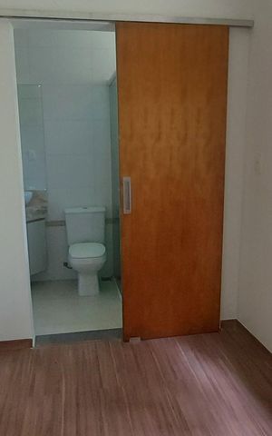 Casa de condomínio à venda com 323m², 4 quartos e 6 vagas Casa de condomínio à venda com 323m², 4 quartos e 6 vagasBanheiro