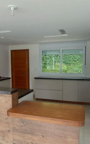 Casa de condomínio à venda com 323m², 4 quartos e 6 vagas Casa de condomínio à venda com 323m², 4 quartos e 6 vagasCozinha