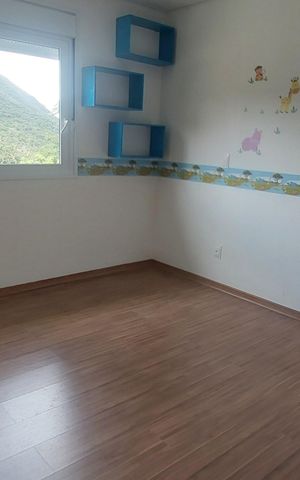 Casa de condomínio à venda com 323m², 4 quartos e 6 vagas Casa de condomínio à venda com 323m², 4 quartos e 6 vagasQuarto