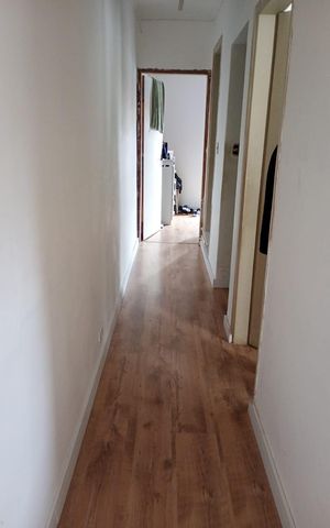 Casa à venda com 60m², 3 quartos e 1 vaga Casa à venda com 60m², 3 quartos e 1 vagaCorredor