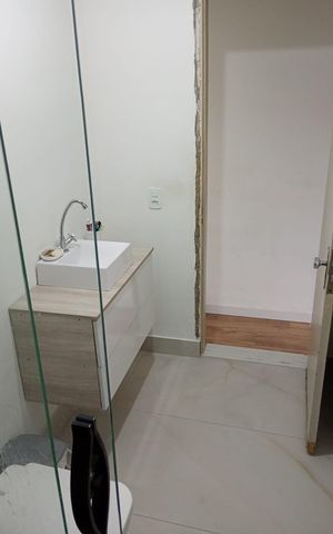 Casa à venda com 60m², 3 quartos e 1 vaga Casa à venda com 60m², 3 quartos e 1 vagaBanheiro
