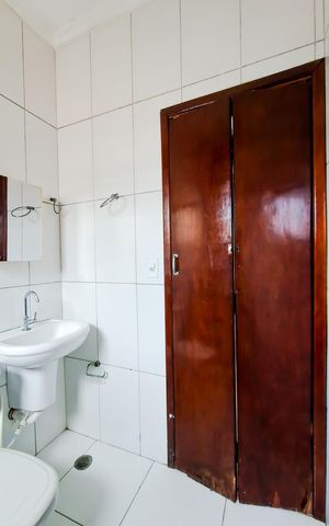 Casa à venda com 80m², 5 quartos e 2 vagasBanheiro