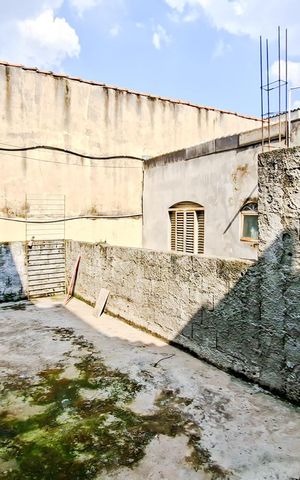 Casa à venda com 80m², 5 quartos e 2 vagasQuintal