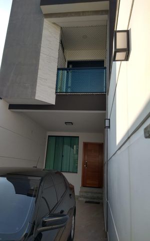 Casa à venda com 127m², 3 quartos e 2 vagas Casa à venda com 127m², 3 quartos e 2 vagasFachada