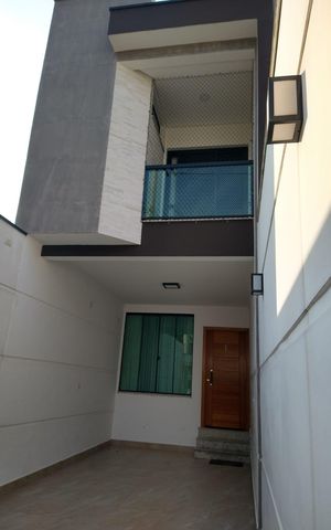 Casa à venda com 127m², 3 quartos e 2 vagas Casa à venda com 127m², 3 quartos e 2 vagasFachada