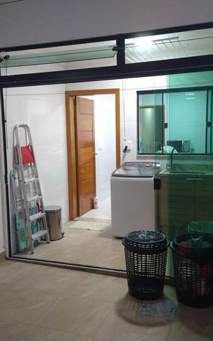 Casa à venda com 127m², 3 quartos e 2 vagas Casa à venda com 127m², 3 quartos e 2 vagasÁrea externa