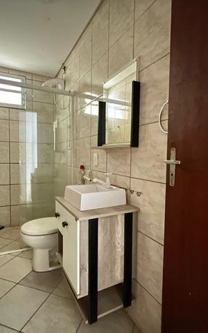 Casa de condomínio para alugar com 35m², 1 quarto e 1 vaga Casa de condomínio para alugar com 35m², 1 quarto e 1 vagaBanheiro